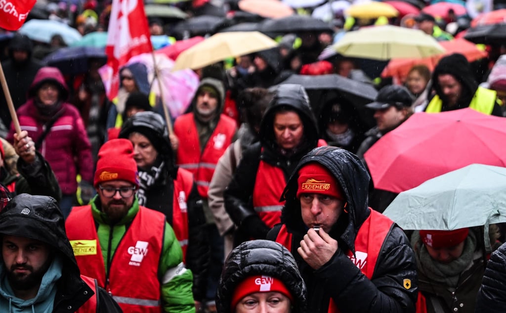 Im öffentlichen Dienst Berlins riefen Gewerkschaften seit Dezember schon mehrfach zu Warnstreiks auf, um ihre Tarifforderungen zu untermauern. (Archivbild)