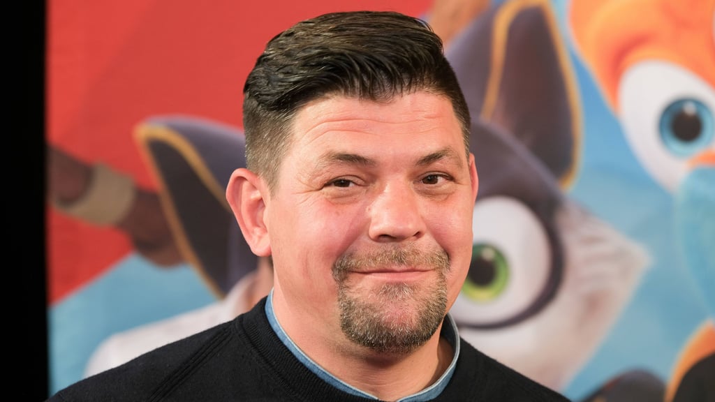 TV-Koch Tim Mälzer ist seit knapp 20 Jahren ein Gesicht von Vox. Wegen der zuletzt angekündigten Sparmaßnahmen von RTL zeigt er sich jetzt besorgt.