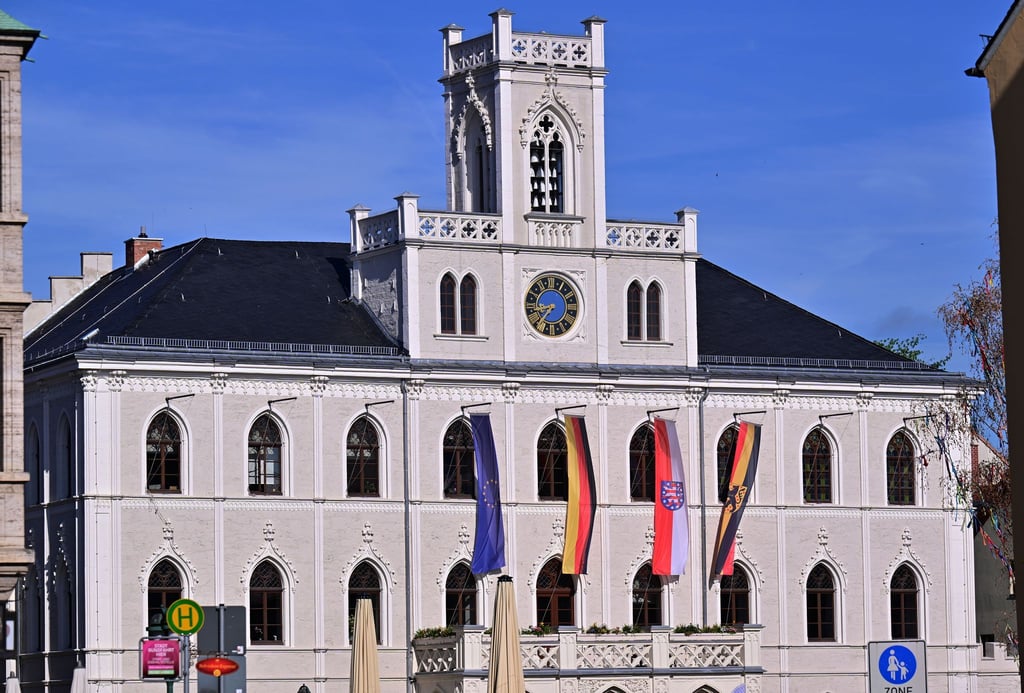 Die Stadt Weimar sieht sich in besonderer geschichtlicher Verantwortung und lobt deshalb schon seit etlichen Jahren einen Menschenrechtspreis aus. (Symbolbild)