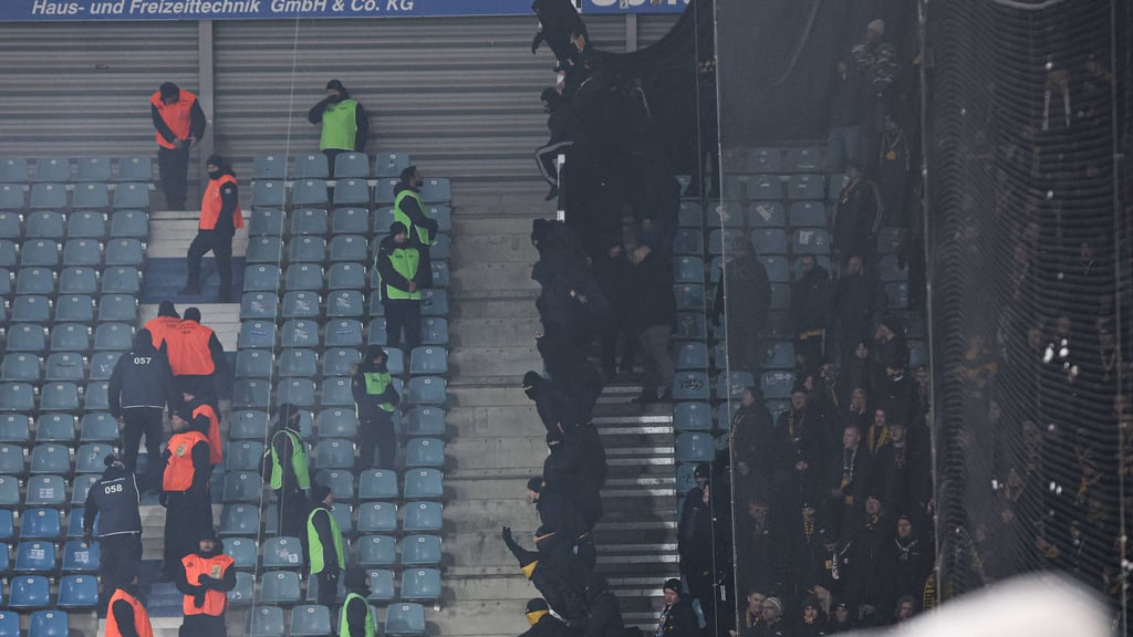Vor dem massiven Gewaltausbruch hatten Dresdner Fans versucht, aus ihrem Block zu gelangen.