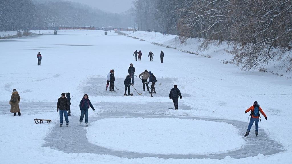 Die schönen Seiten des Winters: Schlittschuhlaufen in Leipzig.