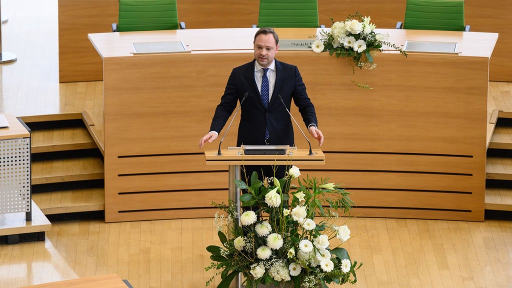 Landtagspräsident Alexander Dierks (CDU) betont, es dürfe kein Ende des Erinnerns an die Verbrechen des Nationalsozialismus geben. (Archivbild)