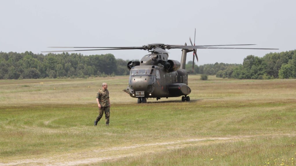 Während des Hochwassers 2013 wurde der Flughafen in Burg zeitweise von der Bundeswehr als Tankbasis für Hubschrauber genutzt. Flächen wie diese könnten bald wieder von der Bundeswehr genutzt werden.
