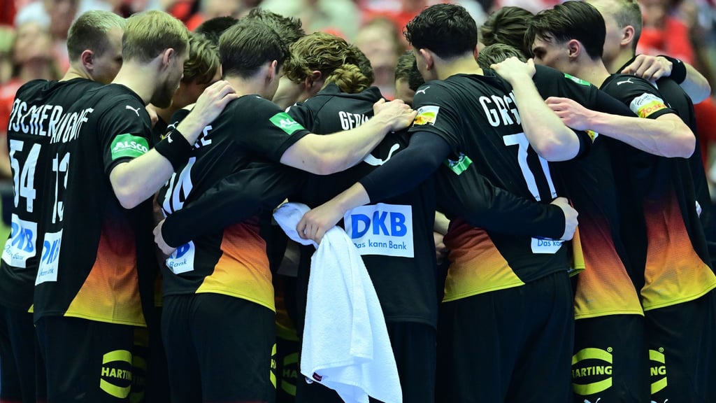 Die deutschen Handballer haben den Einzug ins EM-Halbfinale in den eigenen Händen.
