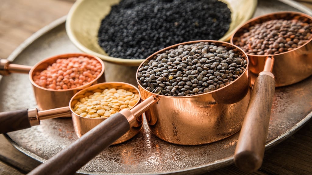 Von Rot über Gelb und Braun bis Schwarz - die Auswahl an unterschiedlichen Linsensorten ist groß.