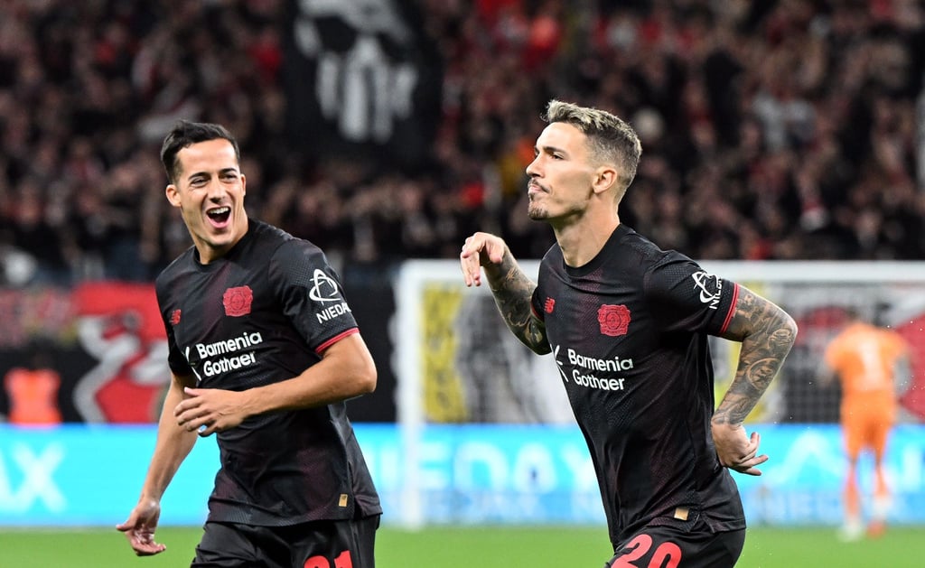 Die Spanier Alejandro Grimaldo und Lucas Vázquez. (Archivbild)
