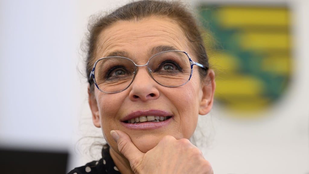 Das Oberverwaltungsgericht verhandelt erneut im Fall über die Normenkontrollklage der Musikerin Julia Neigel gegen eine sächsische Corona-Schutzverordnung. (Archivbild)