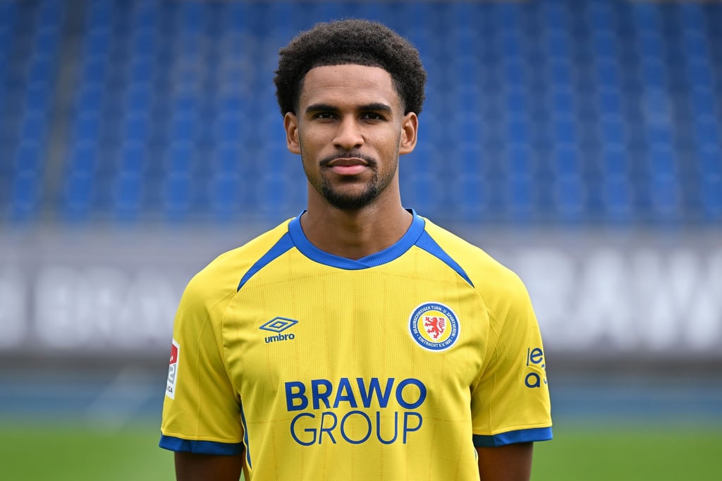 Braunschweigs Sanoussy Ba wird verliehen.