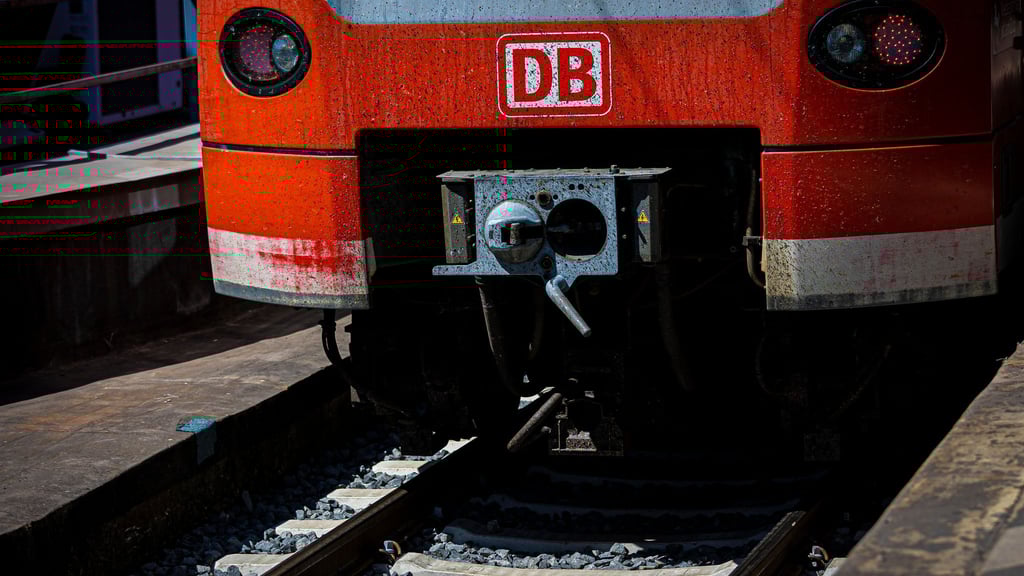 Die zehnwöchigen Bauarbeiten auf der Bahnstrecke Hamburg-Hannover sorgen für Kritik. (Symbolbild)
