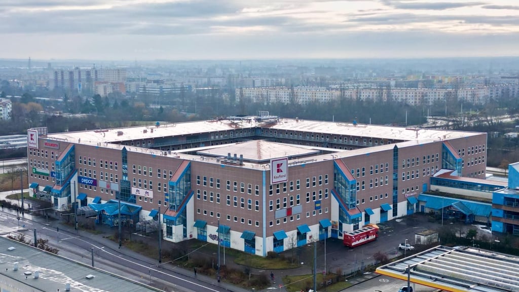 Das Südstadt-Center in Halle: Schon Anfang Februar könnte hier Schluss sein. Die Stadt droht mit Schließung wegen Brandschutzmängeln.