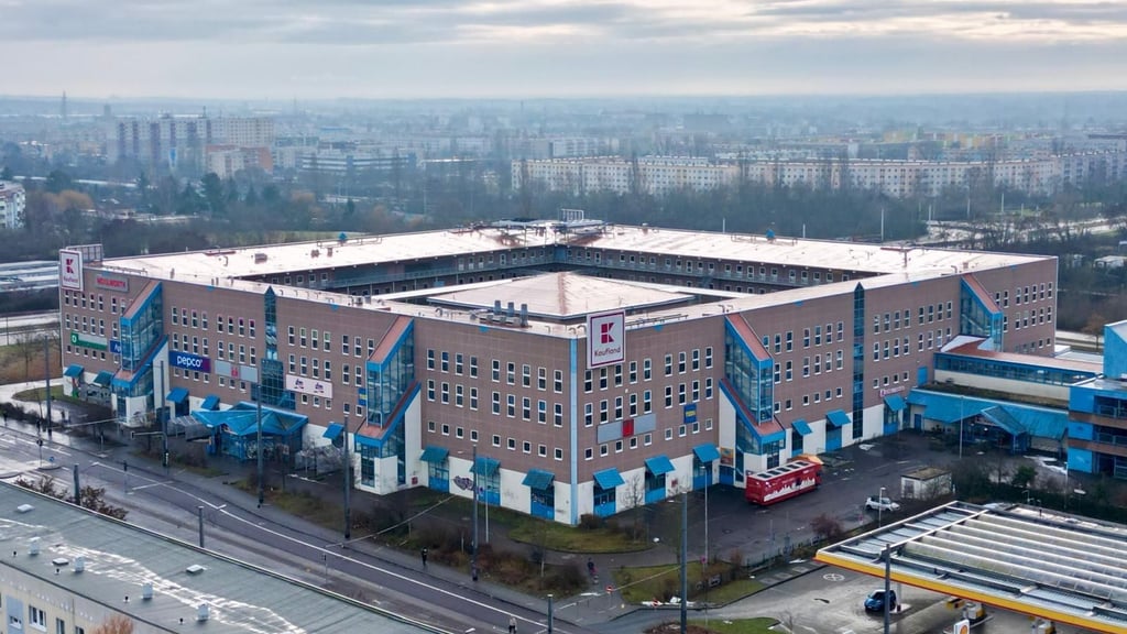 Das Südstadt-Center in Halle: Schon Anfang Februar könnte hier Schluss sein. Die Stadt droht mit Schließung wegen Brandschutzmängeln.