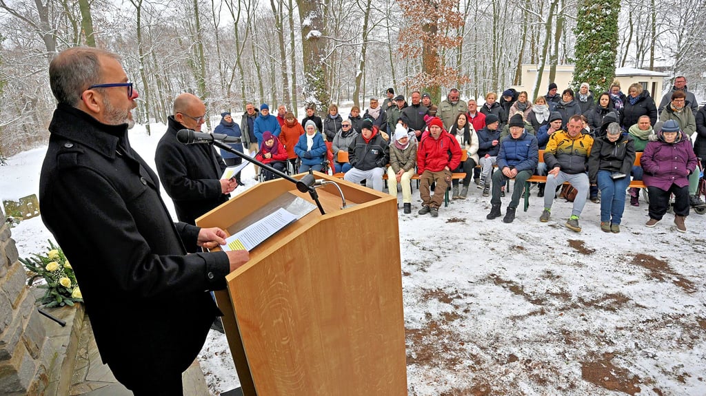 Hans-Michael Strube (li.) und René Strutzberg erinnern in einer szenischen Lesung an die Geschehnisse um Max Strätz im Jahr 1941.