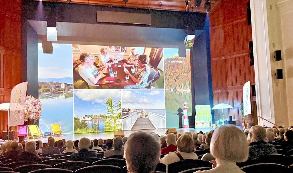 Die Volkssolidarität 92 präsentierte ihren neuen Reisekatalog im Anhaltischen Theater. Zu Beginn spielte die Anhaltische Philharmonie. 