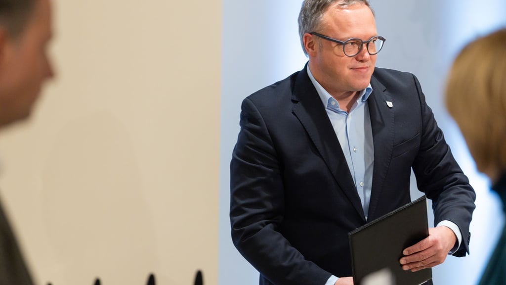 Die TU Chemnitz will Mario Voigt den Doktortitel entziehen.