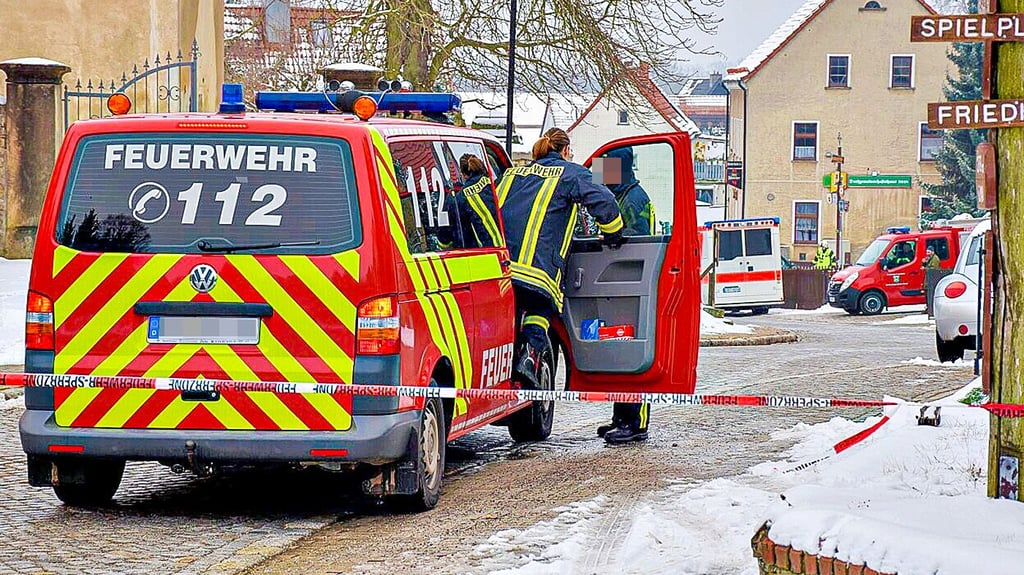 Rund 60 Einsatzkräfte von Polizei und Feuerwehr sind am Mittwoch in Weißenborn im Einsatz gewesen. Zu den Gründen des Einsatzes hielt sich die Polizei zunächst bedeckt.&nbsp; &nbsp;&nbsp;