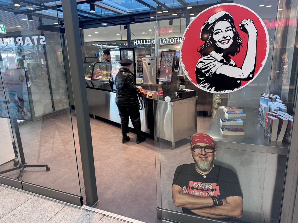 Im Pop-Up-Shop im halleschen Hauptbahnhof können Kunden erstmals die gefüllten Falafel von Stefan Marquard genießen.