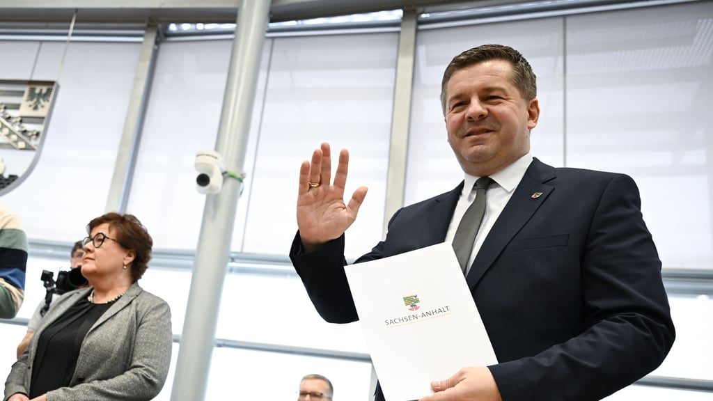 Sachsen-Anhalts neuer Ministerpräsident Sven Schulze (CDU) am Mittwoch im Landtag. Welche Pläne er für die kommenden Monate hat.