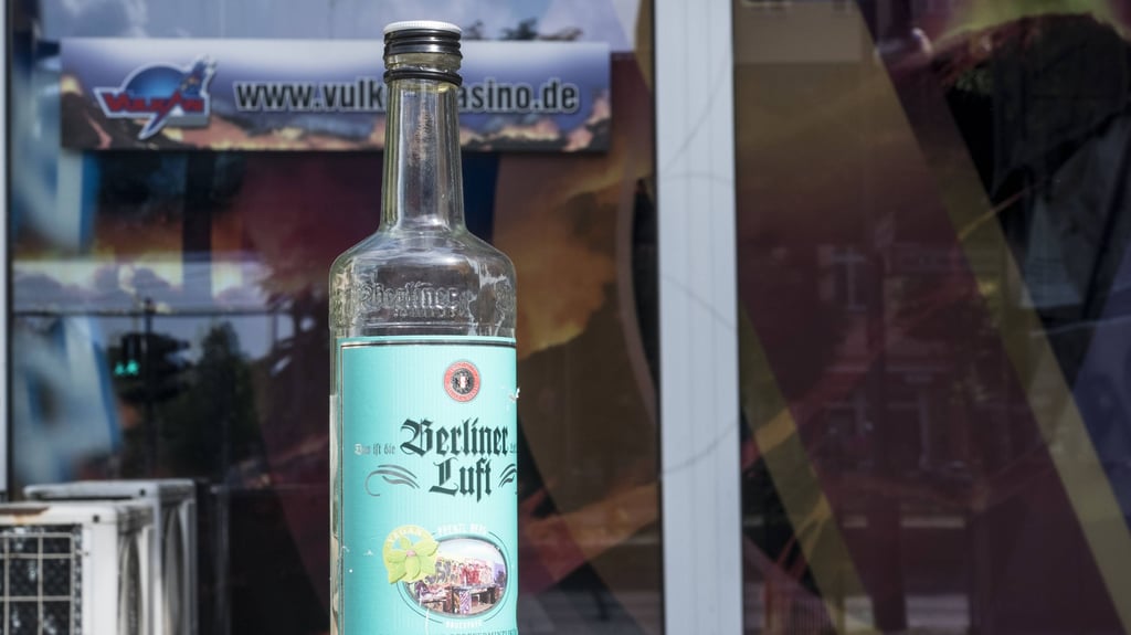 Der Pfefferminzlikör "Berliner Luft" ist schon seit Jahrzehnten weit über die Hauptstadt-Grenzen hinaus bekannt und erfreut sich großer Beliebtheit.