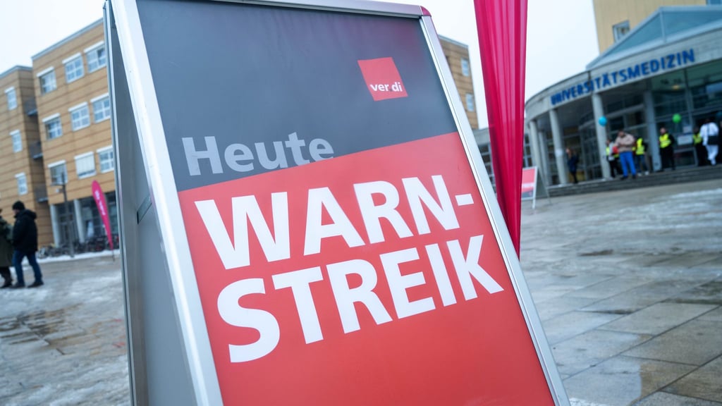 In Jena protestierten nach Gewerkschaftsangaben rund 400 Teilnehmer unter anderem für Tarifverträge für studentische Hilfskräfte. (Symbolbild)