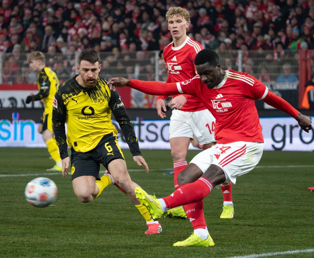 Stanley Nsoki (r) will gegen seinen Arbeitgeber mit Union wieder auf die Erfolgsspur zurück. (Archivbild)