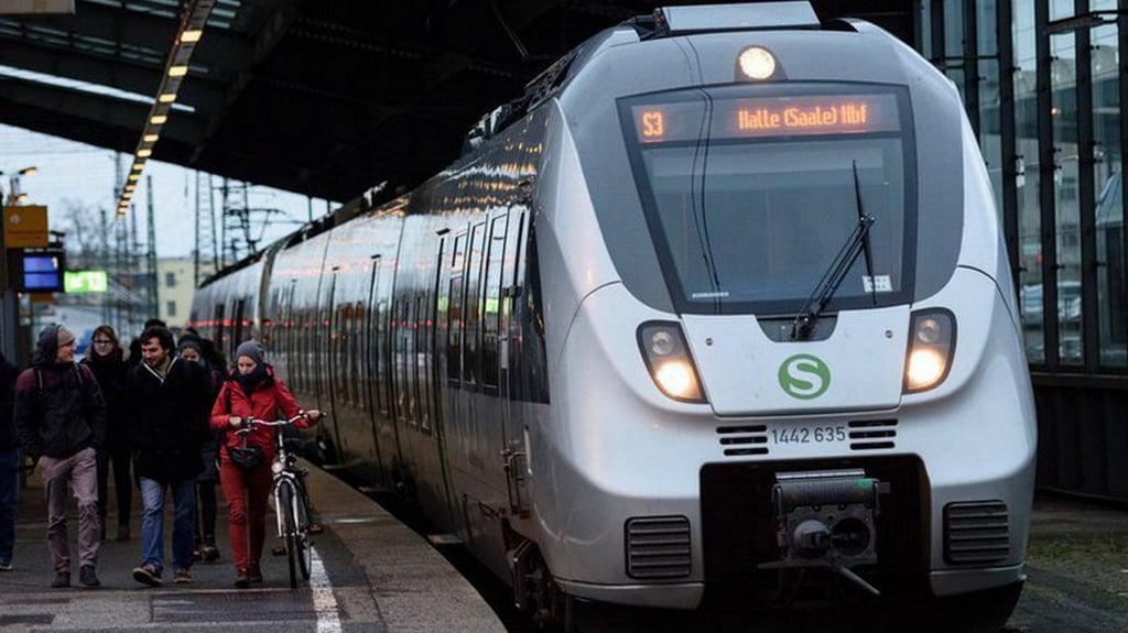 Die S-Bahn zwischen Halle und Leipzig ist stark nachgefragt. Wenn hier etwa nicht rund läuft, sind schnell sehr viele Pendler betroffen.