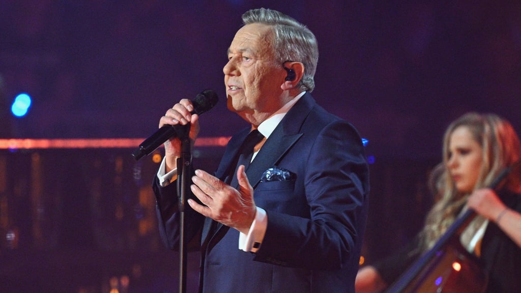 Eine Bänderverletzung zwingt Schlagerstar Roland Kaiser laut Management zu einer Zwangspause. (Archivbild)