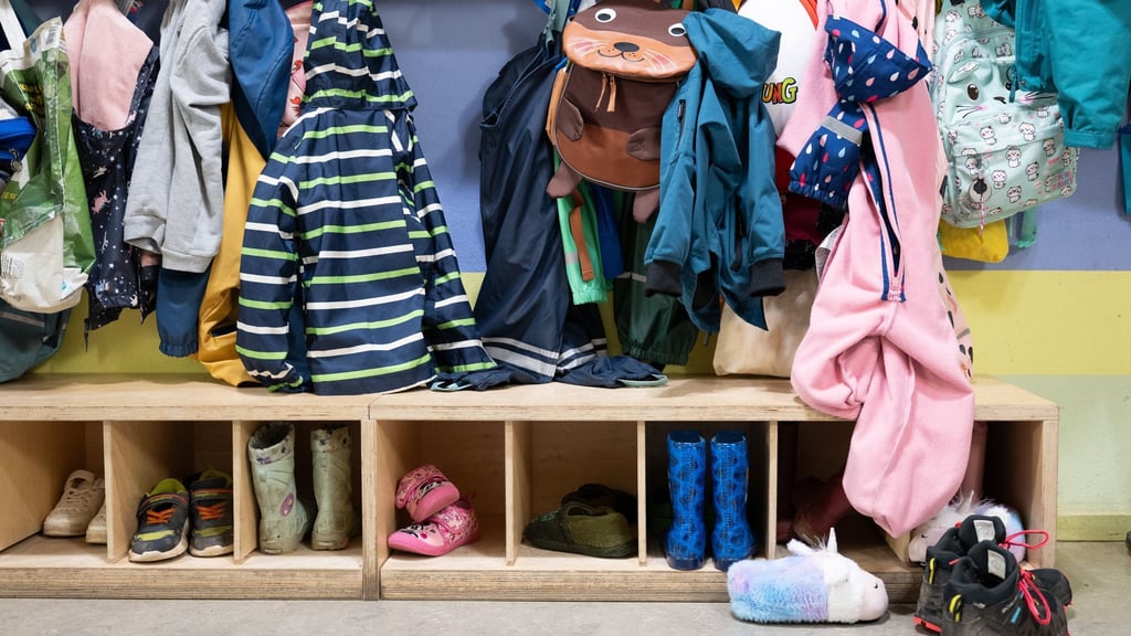 Weniger Kinder bedeutet weniger Kita-Plätze. So zumindest sieht es die Stadt Chemnitz. (Symbolbild)