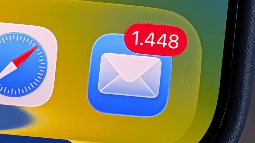 Voll was los im Postfach: Die 4-A-Taktik hilft, Stress durch E-Mail-Flut gelassen zu begegnen: Annehmen, abkühlen, analysieren und aktiv werden.