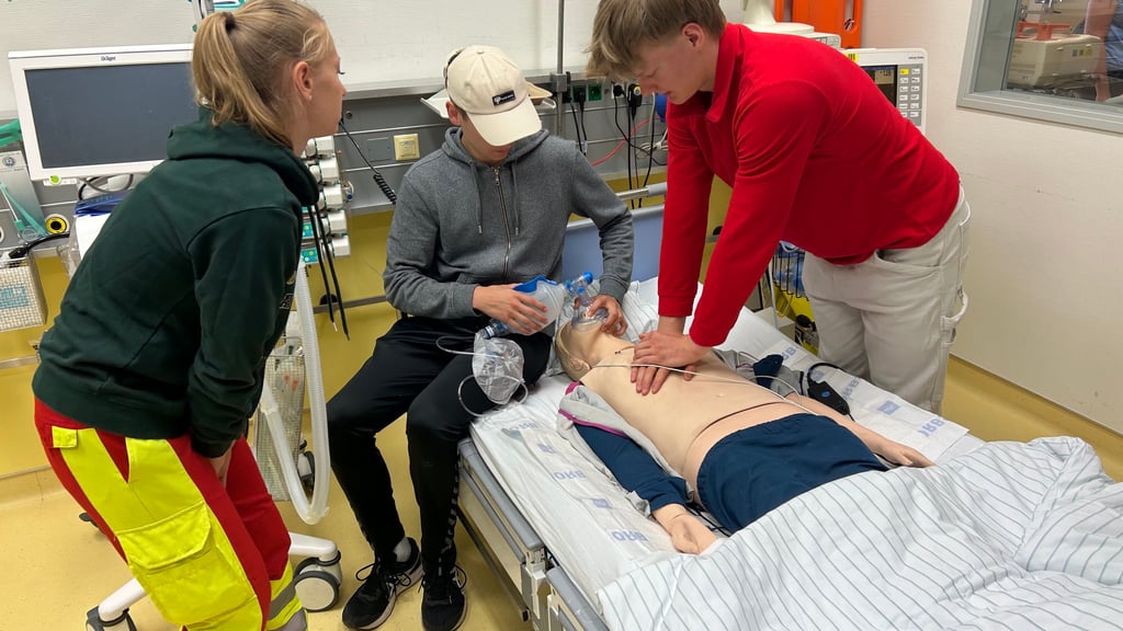 Am Klinikum Magdeburg war bei einem Projekttag des Sportgymnasiums auch Wiederbelebung ein Thema.