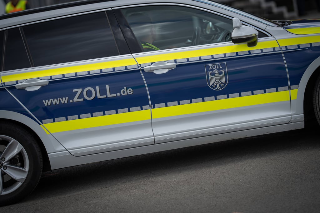 Vor dem Zoll sind zwei Männer aus Polen geflüchtet. Sie lieferten sich auf der A2 eine Verfolgungsjagd mit den Behörden.