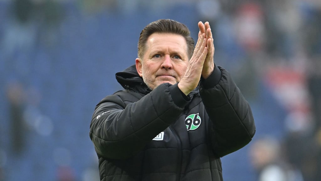 Vor der Rückkehr nach Magdeburg: 96-Trainer Christian Titz.