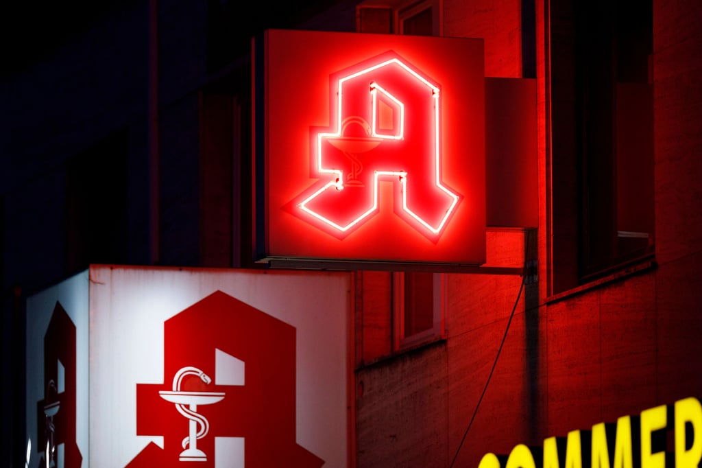 Durch das große Angebot an Online Apotheken sorgt für Probleme für Pharmazeuten vor Ort.