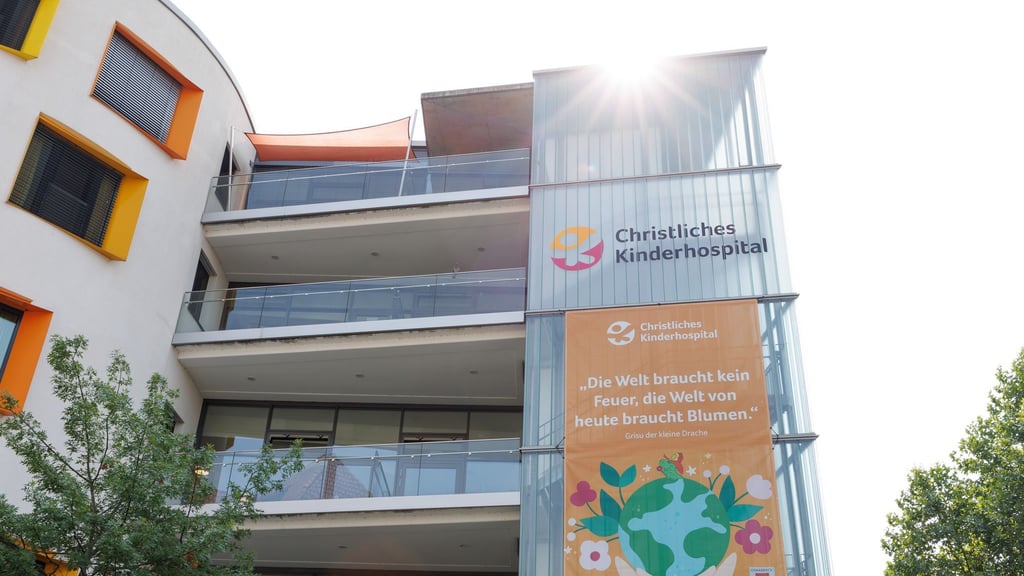 In Osnabrück wurde ein fünf Jahre alter Junge stundenlang vermisst. Er wurde zuletzt in einem Krankenhaus gesehen, nun wurde er gefunden. (Archivbild)