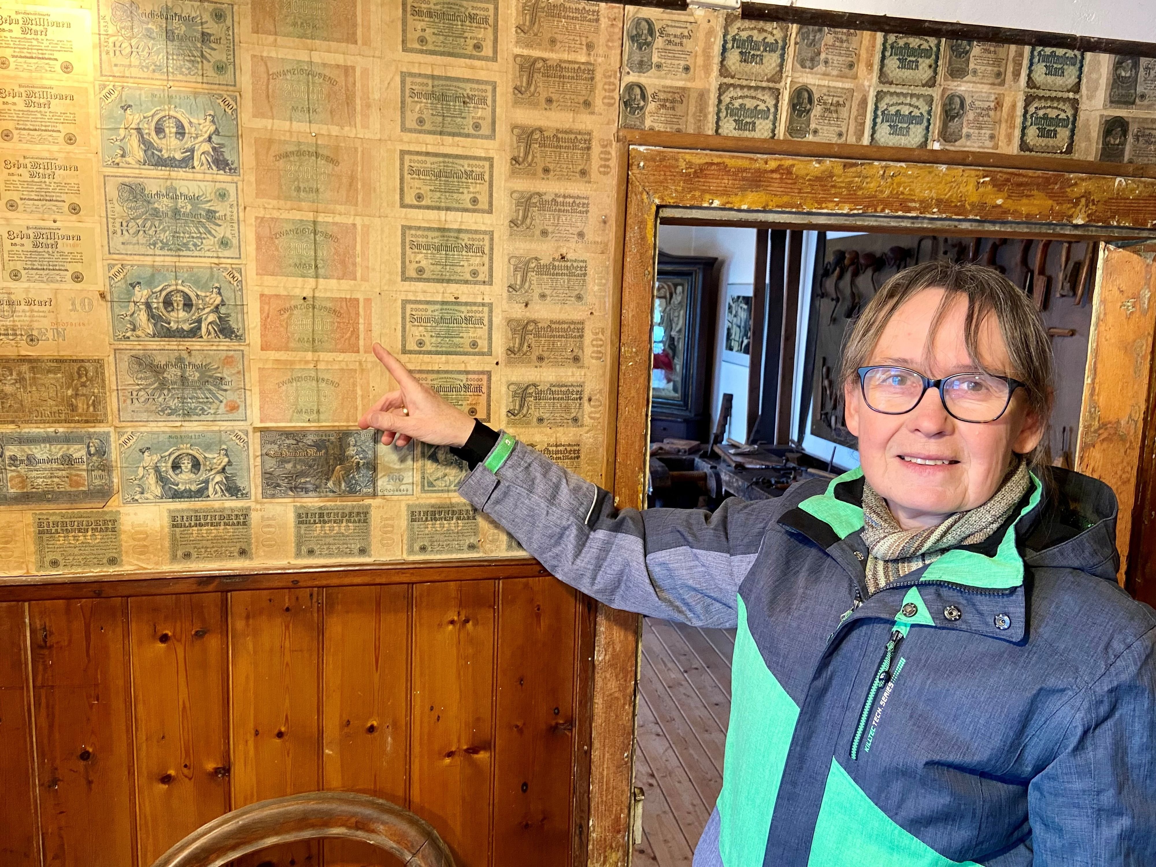 Mehrere Milliarden Mark als Wandschmuck: Das Sangerhäuser Millionenzimmer: Warum Gustav Adolf Spengler ein Zimmer mit Geldscheinen tapezierte