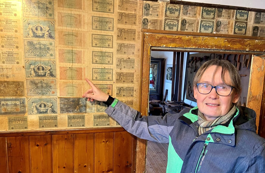 Museumsdirektorin Monika Frohriep im Millionenzimmer des Spengler-Hauses.