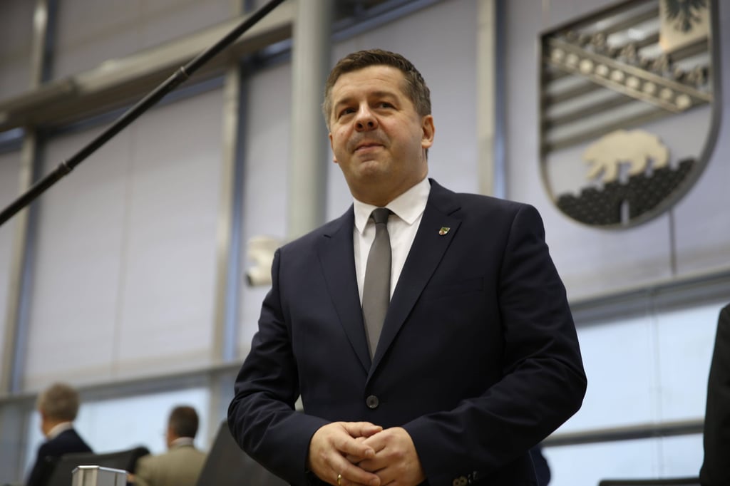 Sven Schulze, bisher Minister für Wirtschaft, Tourismus, Landwirtschaft und Forsten von Sachsen-Anhalt sowie CDU-Landesvorsitzender und Spitzenkandidat für die Landtagswahl 2026, wurde am Mittwoch zum Ministerpräsidenten gewählt.