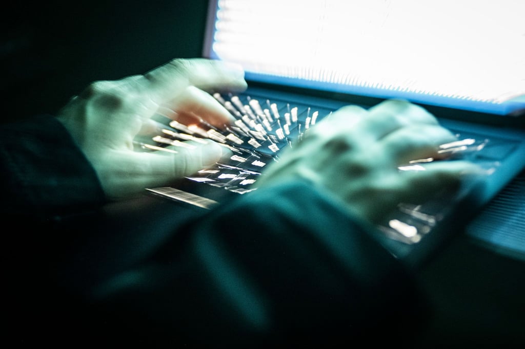 Durch einen Aktivierungscode zu einem Online-Konto hatten sich die Betrüger einen sechsstelligen Betrag überweisen können. (Symbolbild)