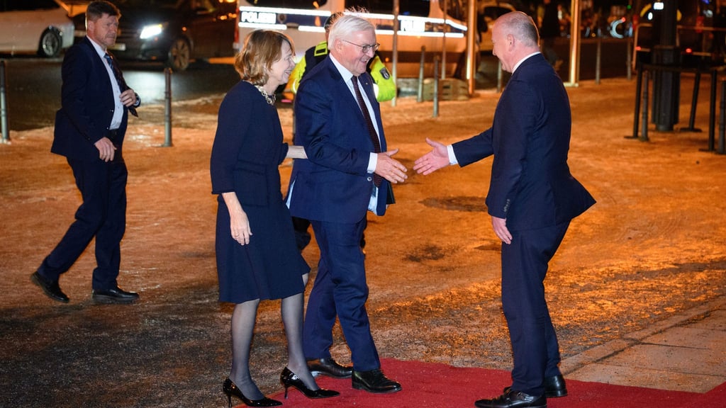 Kai Wegner hat Frank-Walter Steinmeier und seine Frau Elke Büdenbender ins Rote Rathaus eingeladen.