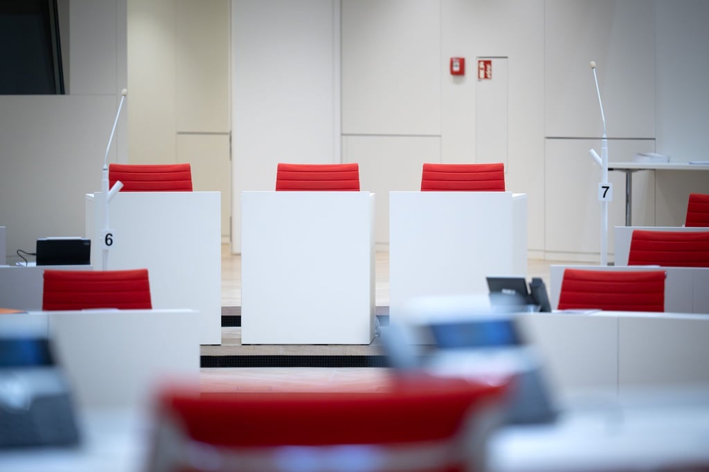 Der Landtag prüft, ob drei ehemalige BSW-Abgeordnete eine Gruppe bilden können.