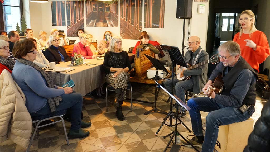 Kultur im Bahnhof haben diesmal Peter Hugo, Sandy Bärecke und Stefan Feige (v.l.) gestaltet.