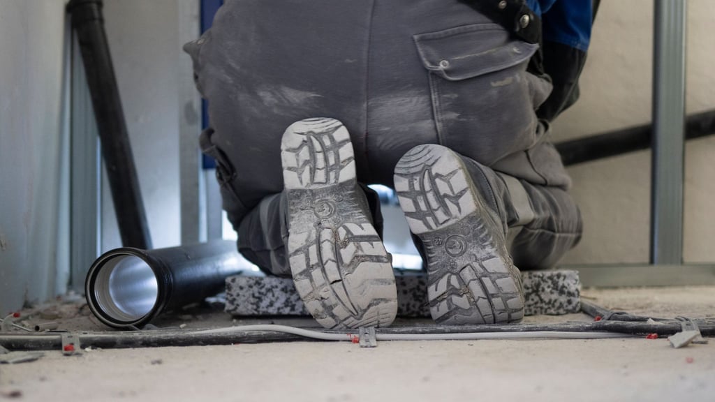 Handwerkeraufträge sollten an eingetragene Fachbetriebe vergeben werden: Haustürgeschäfte sind riskant und oft teuer.