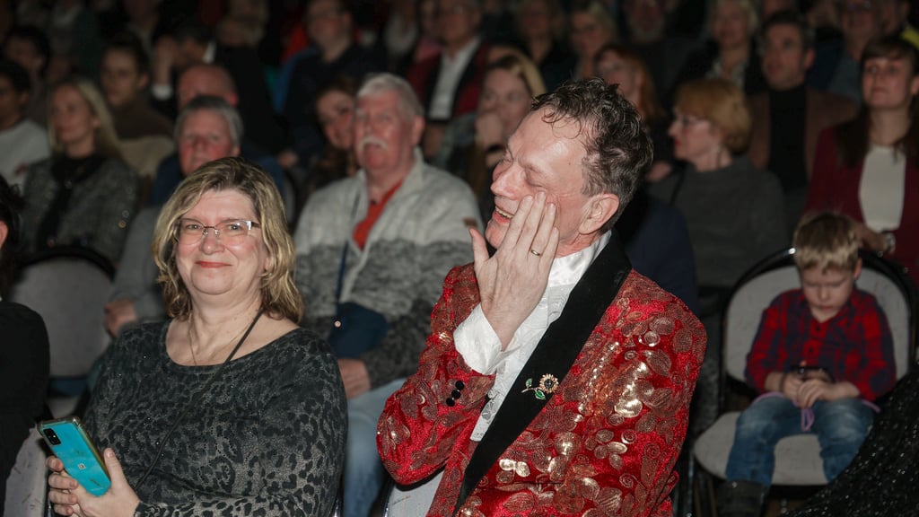 Holger Paech ist während der Ehrung der Magdeburger des Jahres der Volksstimme im Alten Theater am Jerichower Platz zu Tränen gerührt.