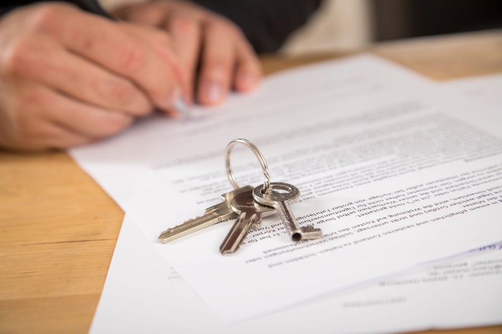 Nach dem Tod eines Mieters tritt der hinterbliebene Partner automatisch in den Mietvertrag ein: Voraussetzung ist ein auf Dauer angelegter gemeinsamer Haushalt.