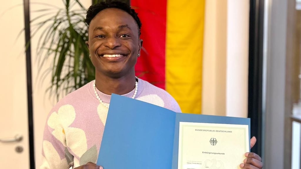 Adetayo Manuwa nach der Einbürgerung in Dessau.