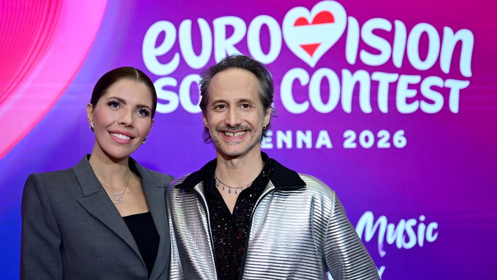 Das Moderatoren-Duo für den ESC im Mai in Wien steht fest: Victoria Swarovski und Michael Ostrowski.