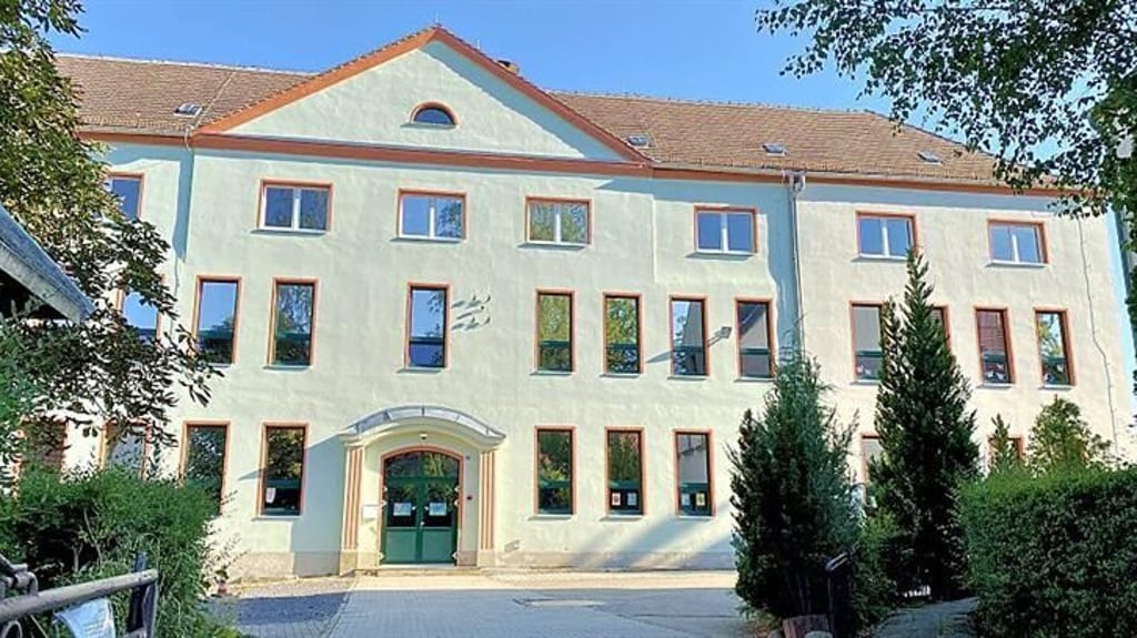 Die Grundschule Nonnewitz braucht dringend Sonnenschutz: Das Sondervermögen macht es möglich. 