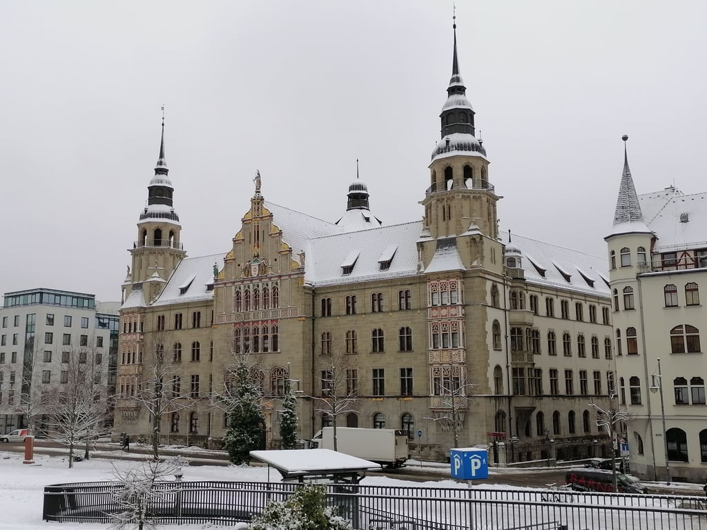 Im Landgericht Halle wurde am Mittwoch (28. Januar) das Urteil gegen einen 37-jährigen, des bewaffneten Handels mit Drogen angeklagten Naumburger gesprochen.