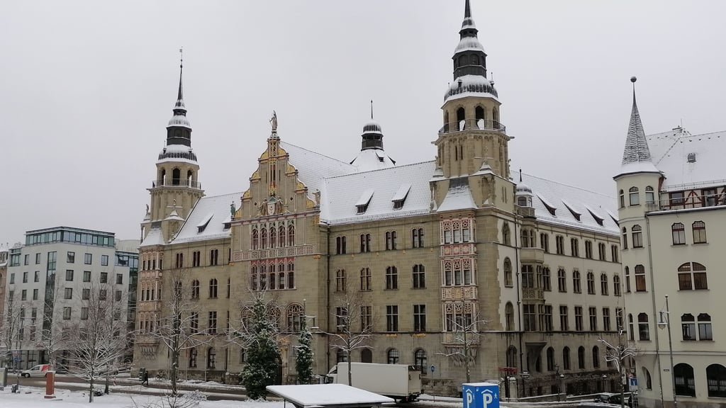 Im Landgericht Halle wurde am Mittwoch (28. Januar) das Urteil gegen einen 37-jährigen, des bewaffneten Handels mit Drogen angeklagten Naumburger gesprochen.