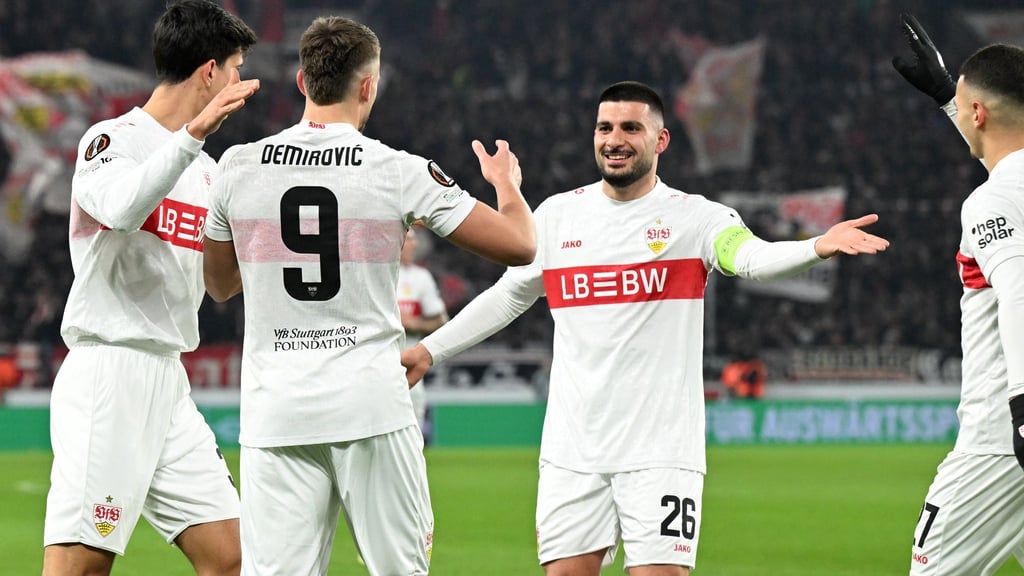 Schnelle Führung: Deniz Undav (2. von rechts) jubelt über sein 1:0.