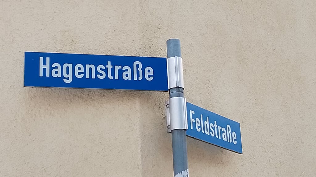 Die Genthiner Hagenstraße hat eine direkte Verbindung zur Feldstraße.
